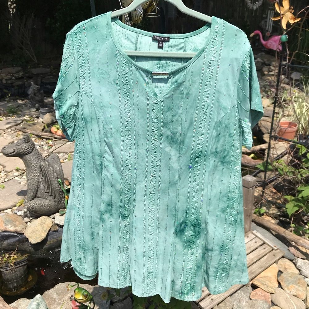 Light Green V-neck Tunic‎